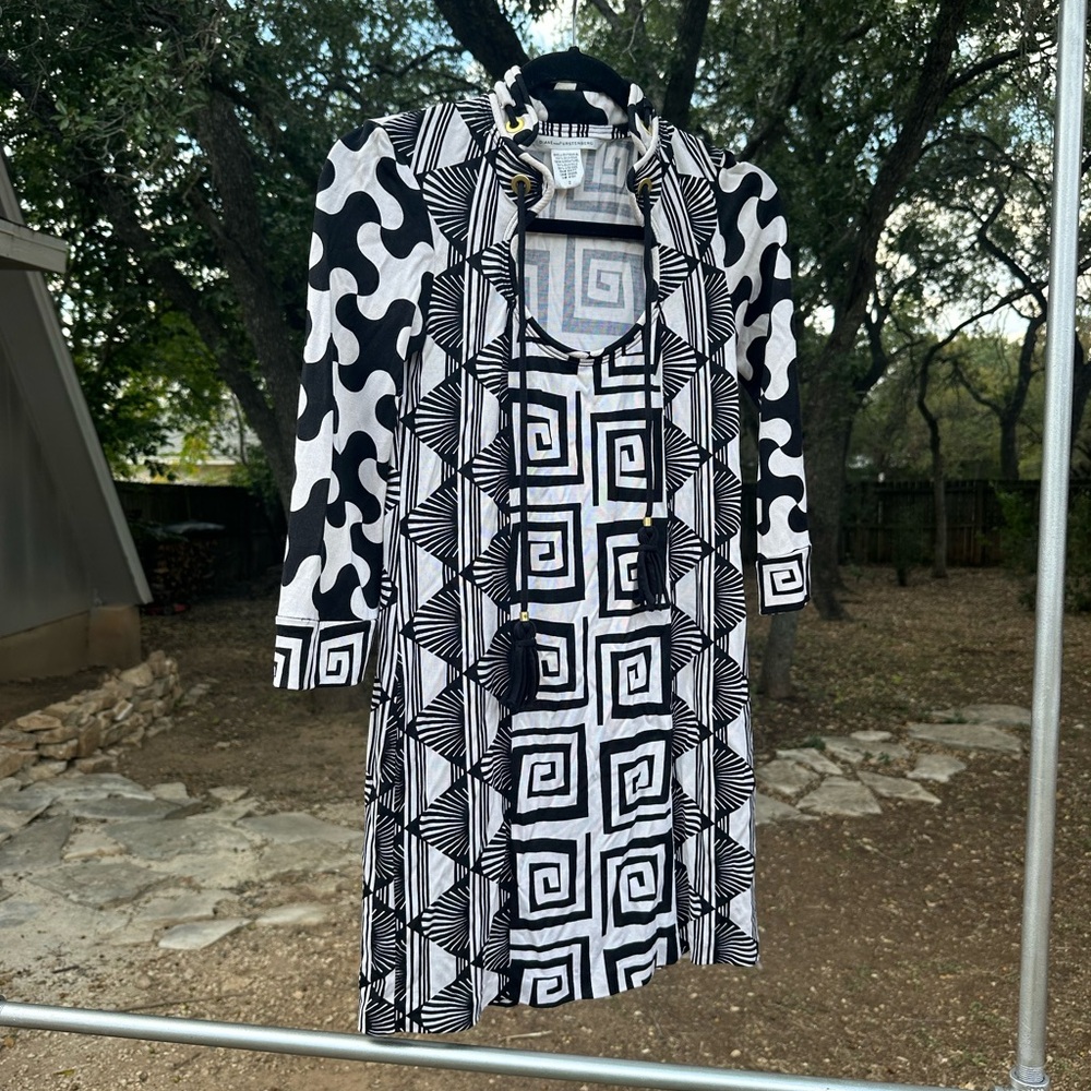 Vintage Diane Von Furstenberg Black and White Geometric Pattern mini Dress